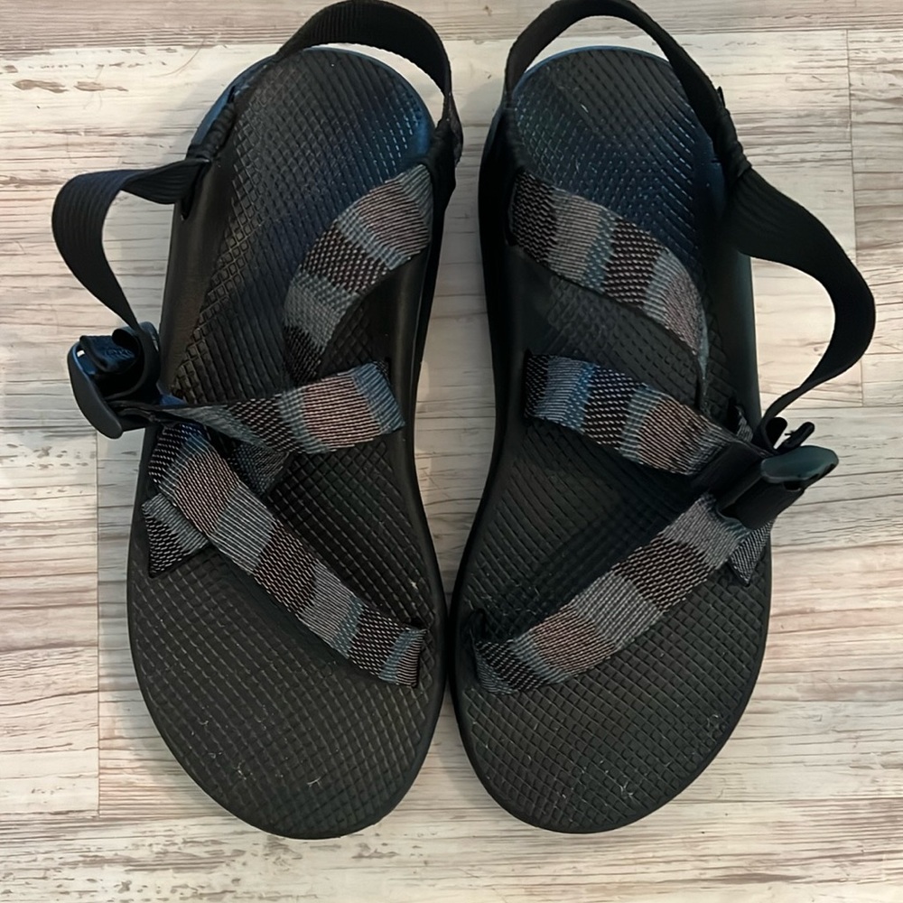 Men’s chacos, almost new!